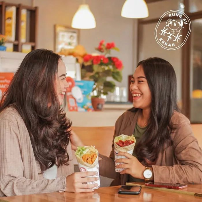 Kungfu kebab makan bareng teman